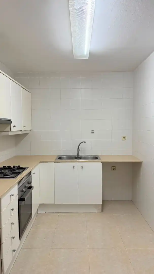 Piso con ascensor en venta en Carrer de la Indústria, imagen 2