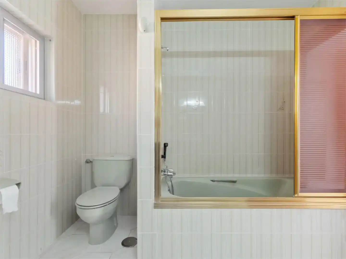 Baño de Piso en venta en Alcalá de Henares con Jardín privado, Trastero y Piscina