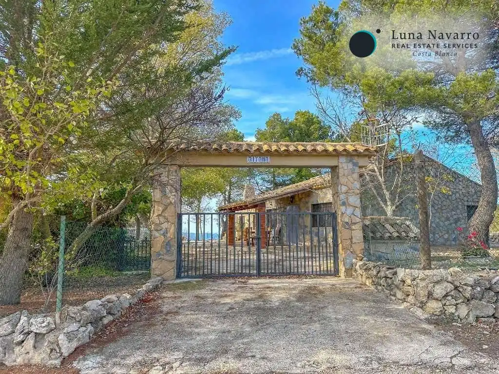 Vista exterior de Casa o chalet en venta en Confrides con Calefacción, Jardín privado y Terraza