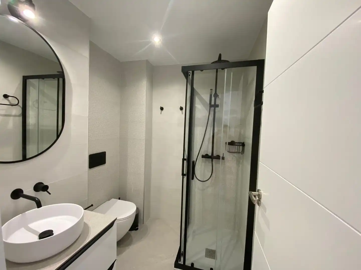 Bathroom of Flat for sale in Torrevieja  with Air Conditioner, Heating and Balcony