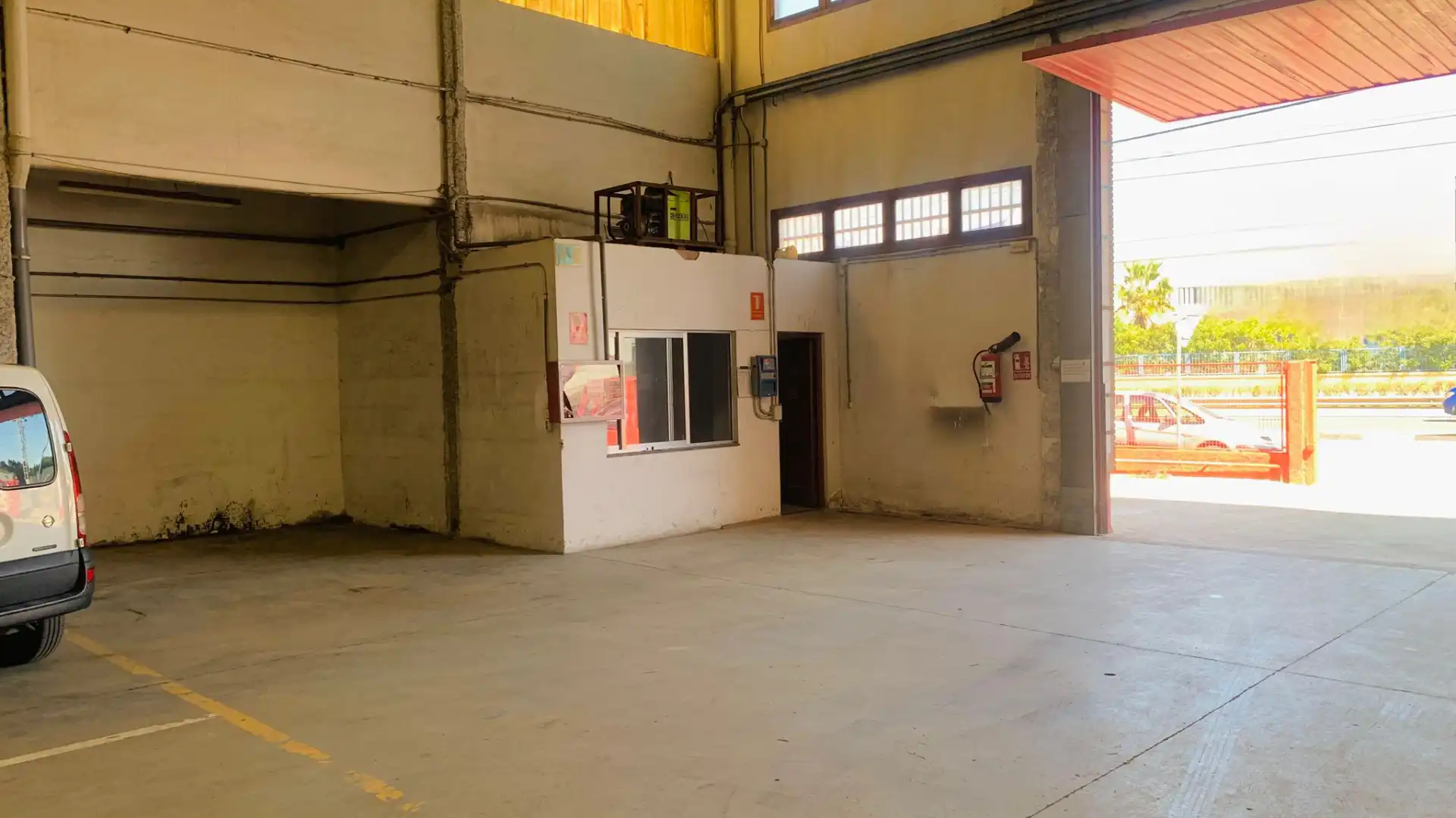 Industrial building to rent in Carrer Ciutat de Sevilla 36A, imagen 4