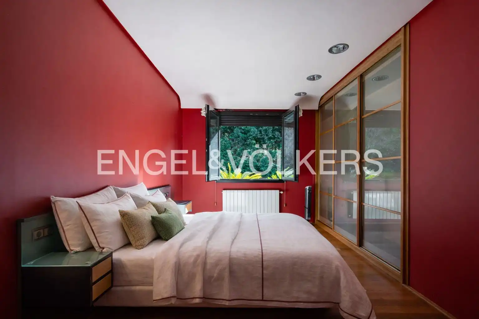 Habitación de Casa o chalet en venta en Donostia - San Sebastián  con Aire acondicionado, Calefacción y Jardín privado