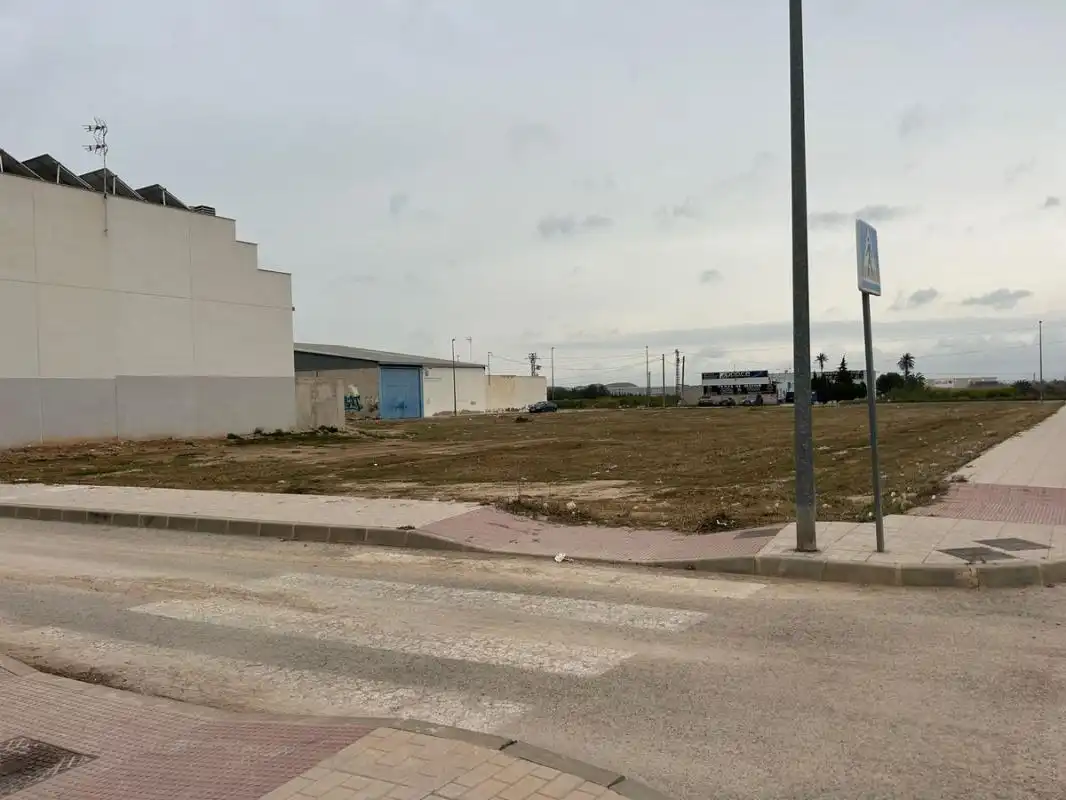 Wohnbaugrundstück zum Verkauf in C. Reyes Católicos, imagen 2