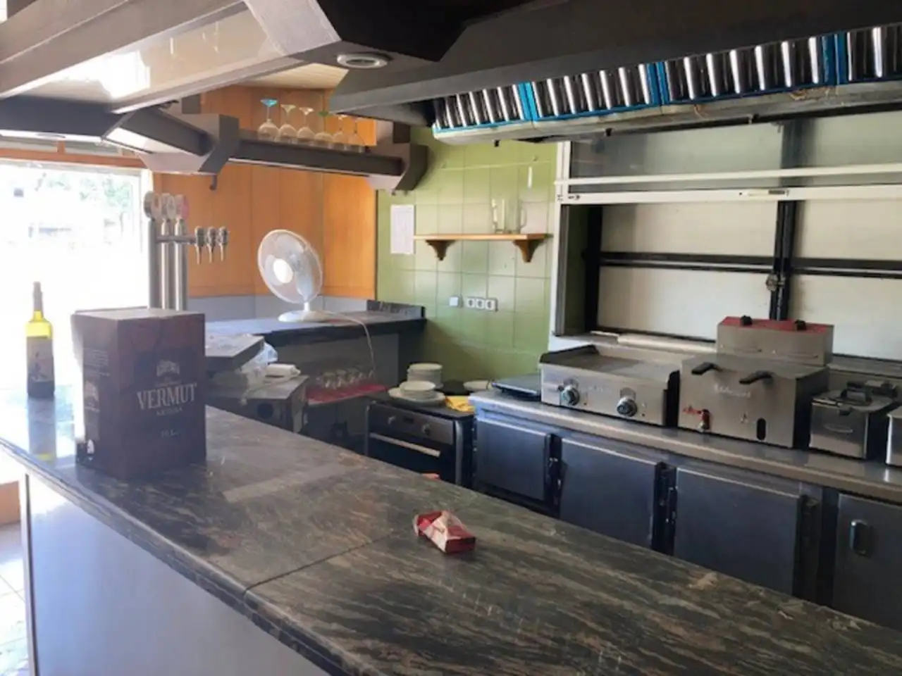 Cocina de Local en venta en Cornellà de Llobregat