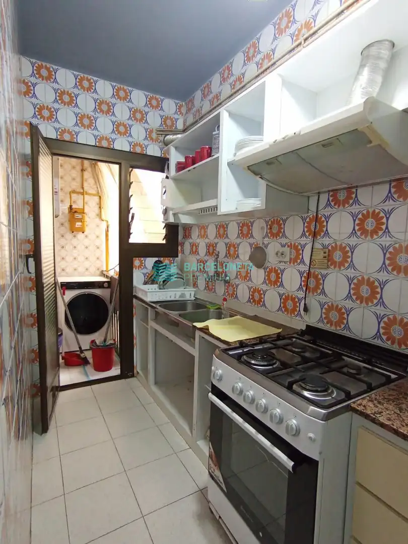 Cocina de Piso en venta en Barcelona con Calefacción, Terraza y Alarma
