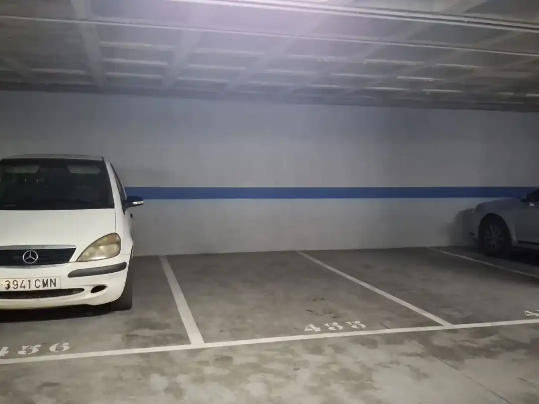 Parkplatz von Garage zur Miete in Centro