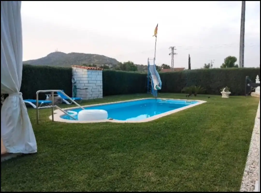 Piscina de Casa o xalet en venda en Arroyo de San Serván amb Jardí privat, Terrassa i Piscina