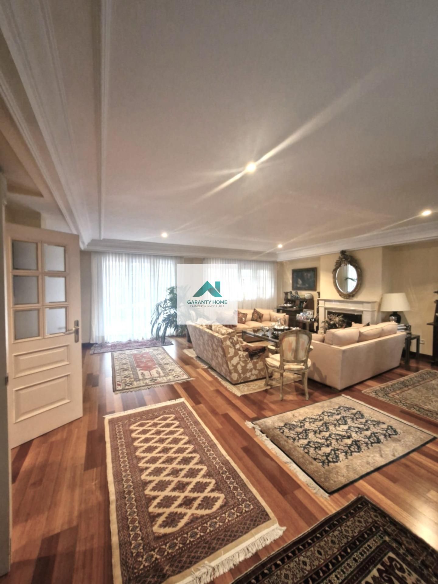 Sala d'estar de Casa adosada en venda en  Madrid Capital amb Aire condicionat, Calefacció i Traster