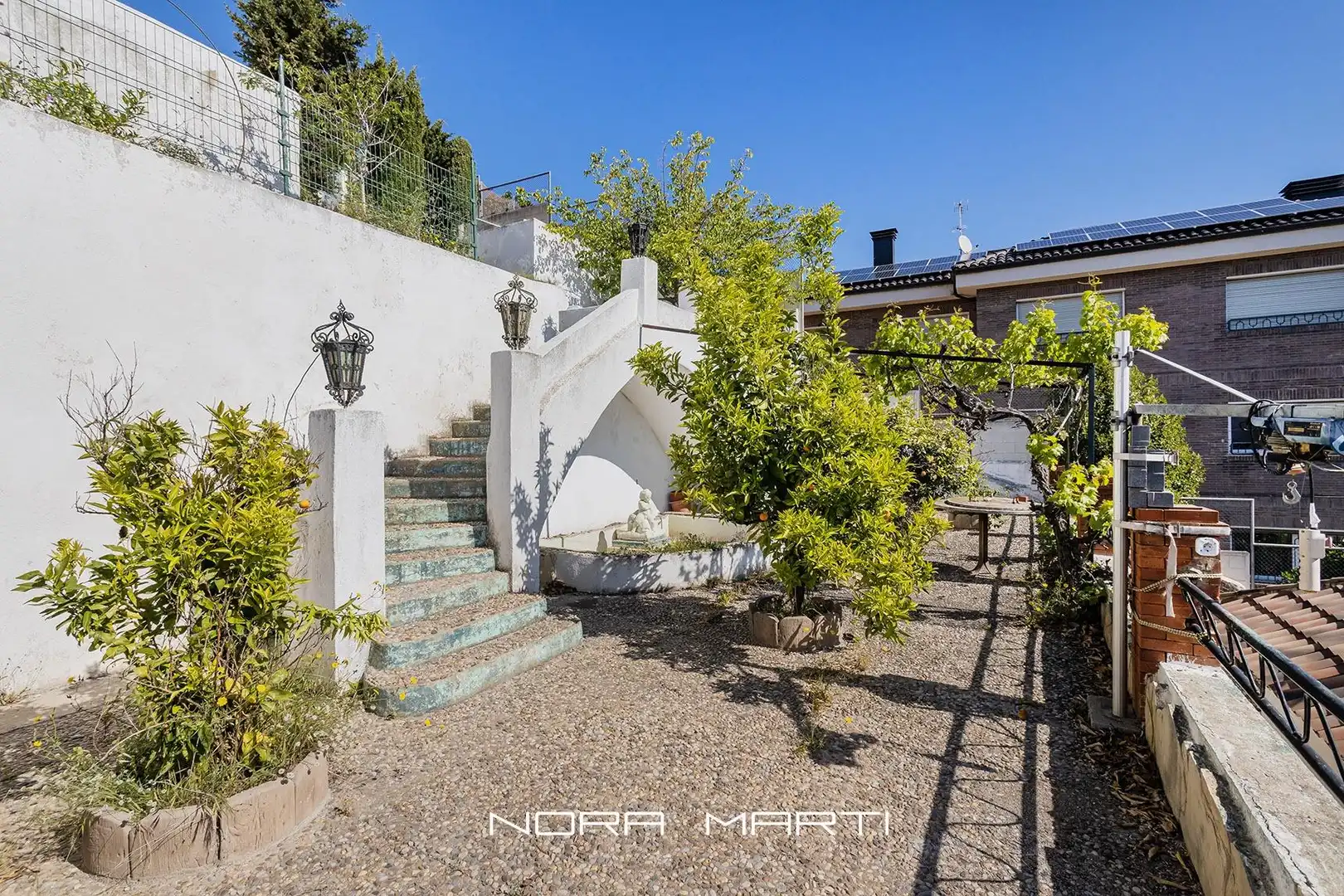 Vista exterior de Casa o chalet en venta en Esplugues de Llobregat con Jardín privado, Piscina y Alarma