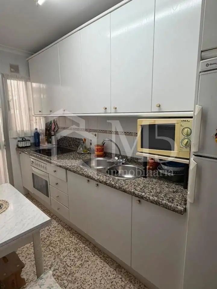 Cuina de Pis en venda en Vélez-Málaga amb Aire condicionat, Terrassa i Moblat