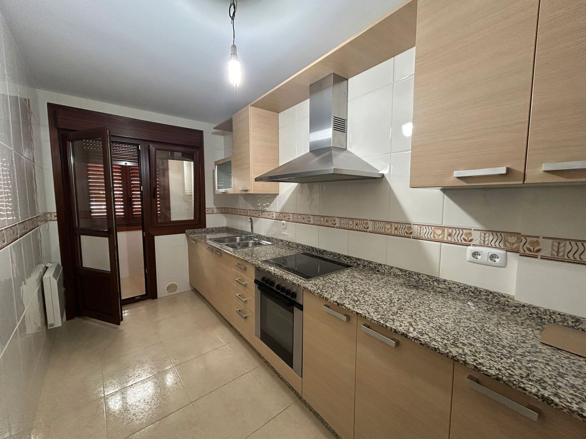 Kitchen of Flat to rent in O Vicedo   with Oven