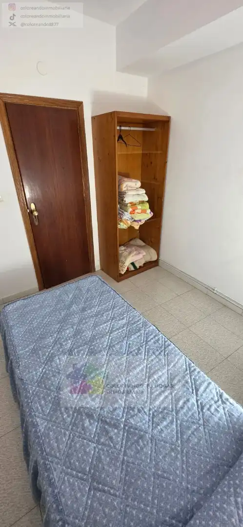 Dormitori de Pis de lloguer en Villadangos del Páramo amb Calefacció, Parquet i Moblat