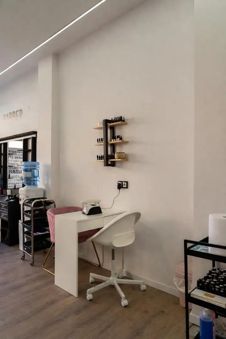 Locale commerciale in cessione a Avenida Carlos de Haya, imagen 8