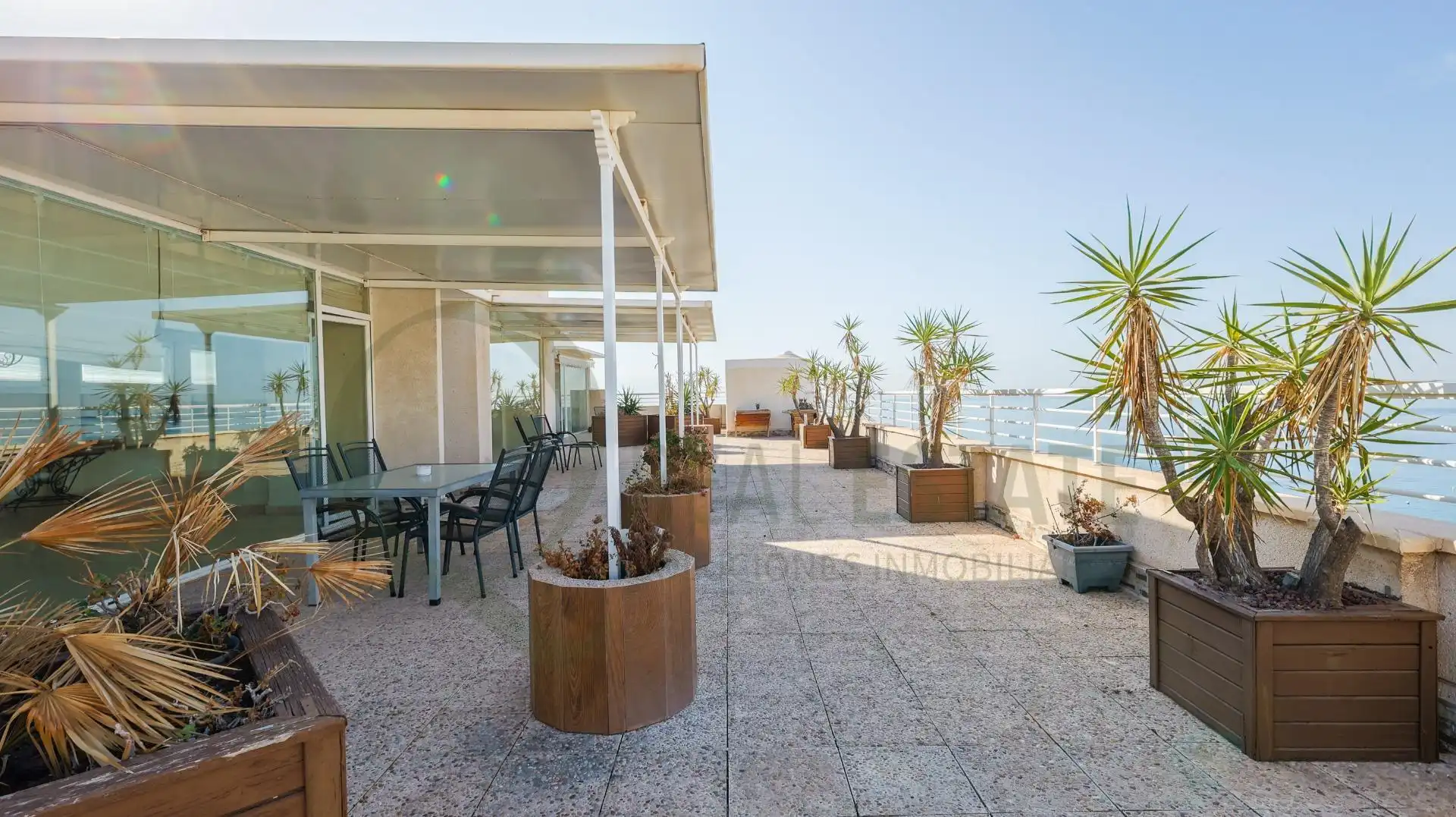 Terrasse von Dachboden zur Miete in Alicante / Alacant mit Klimaanlage, Privatgarten und Terrasse