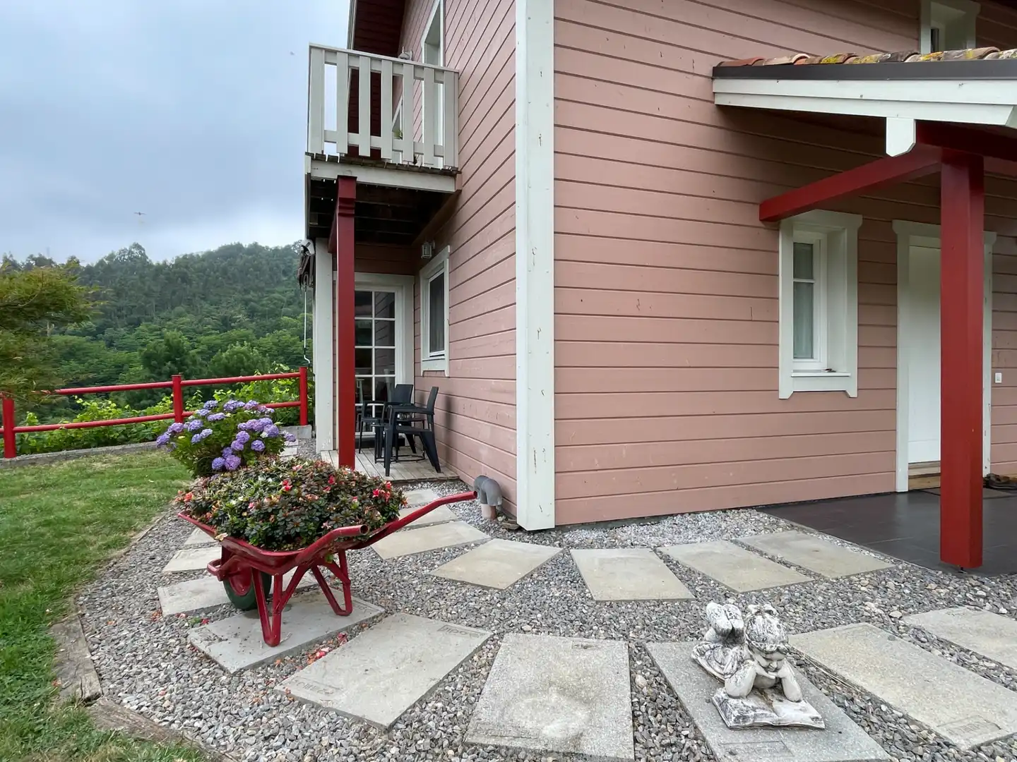 Terrassa de Casa o xalet en venda en Gijón  amb Calefacció, Jardí privat i Parquet