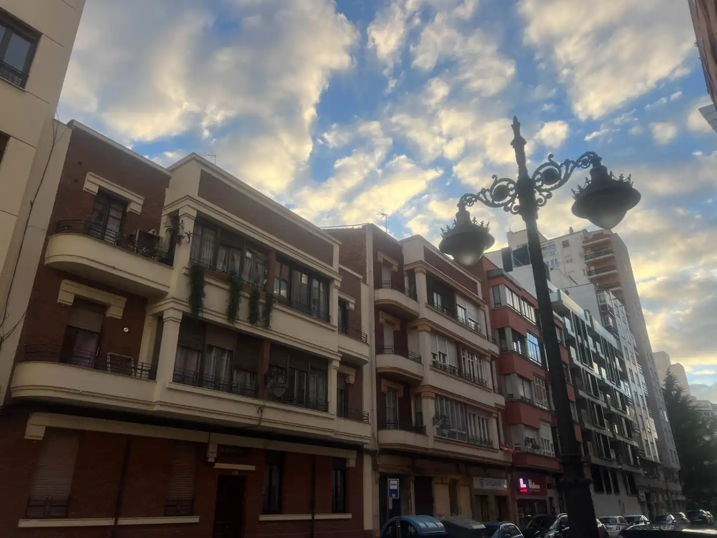 Vista exterior de Piso en venta en León Capital 