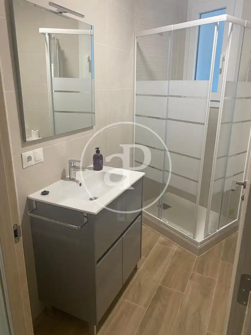 Baño de Piso de alquiler en Valencia con Aire acondicionado, Calefacción y Amueblado
