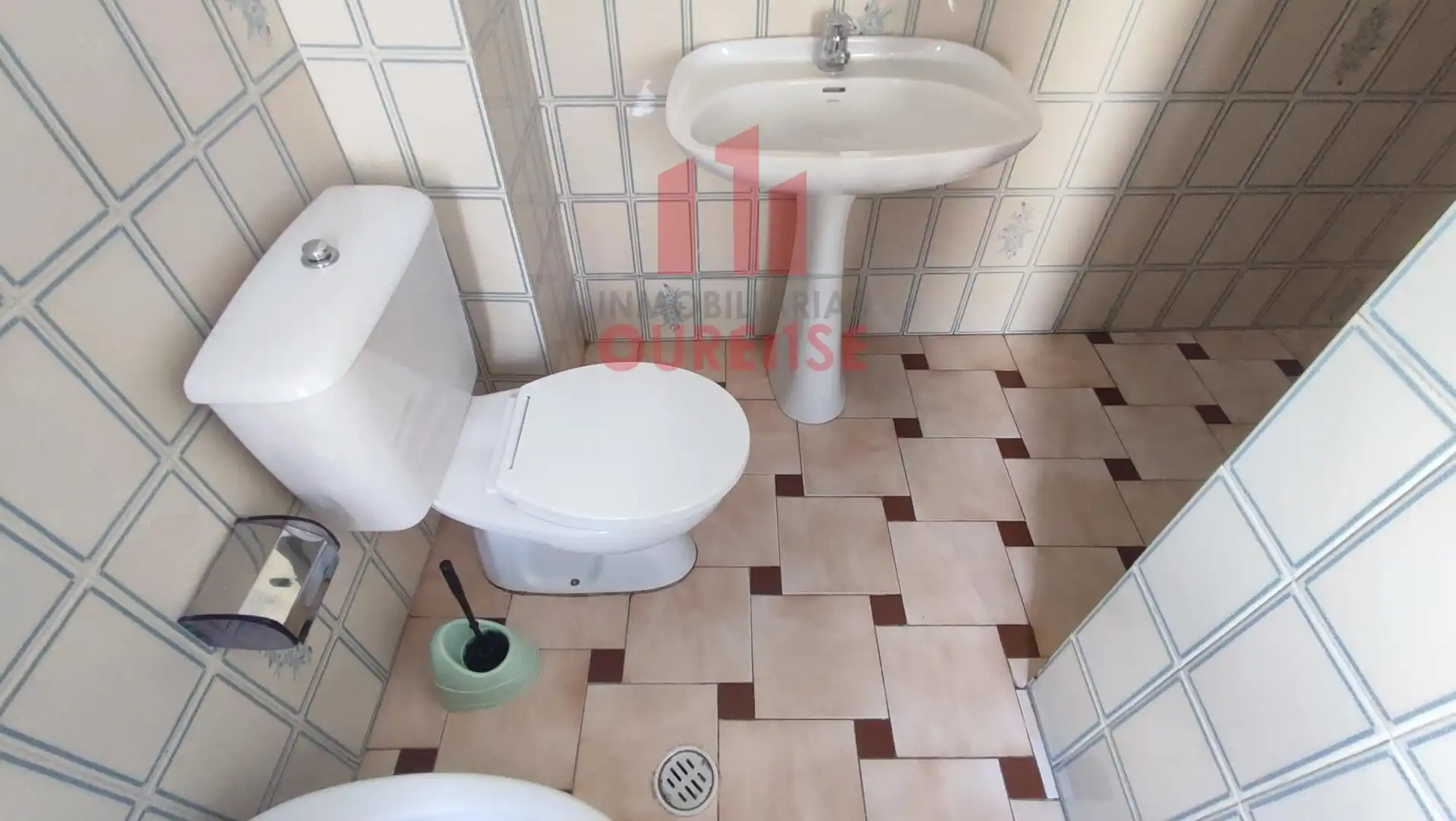 Bathroom of Flat for share in Ourense Capital   with Heating and Furnished