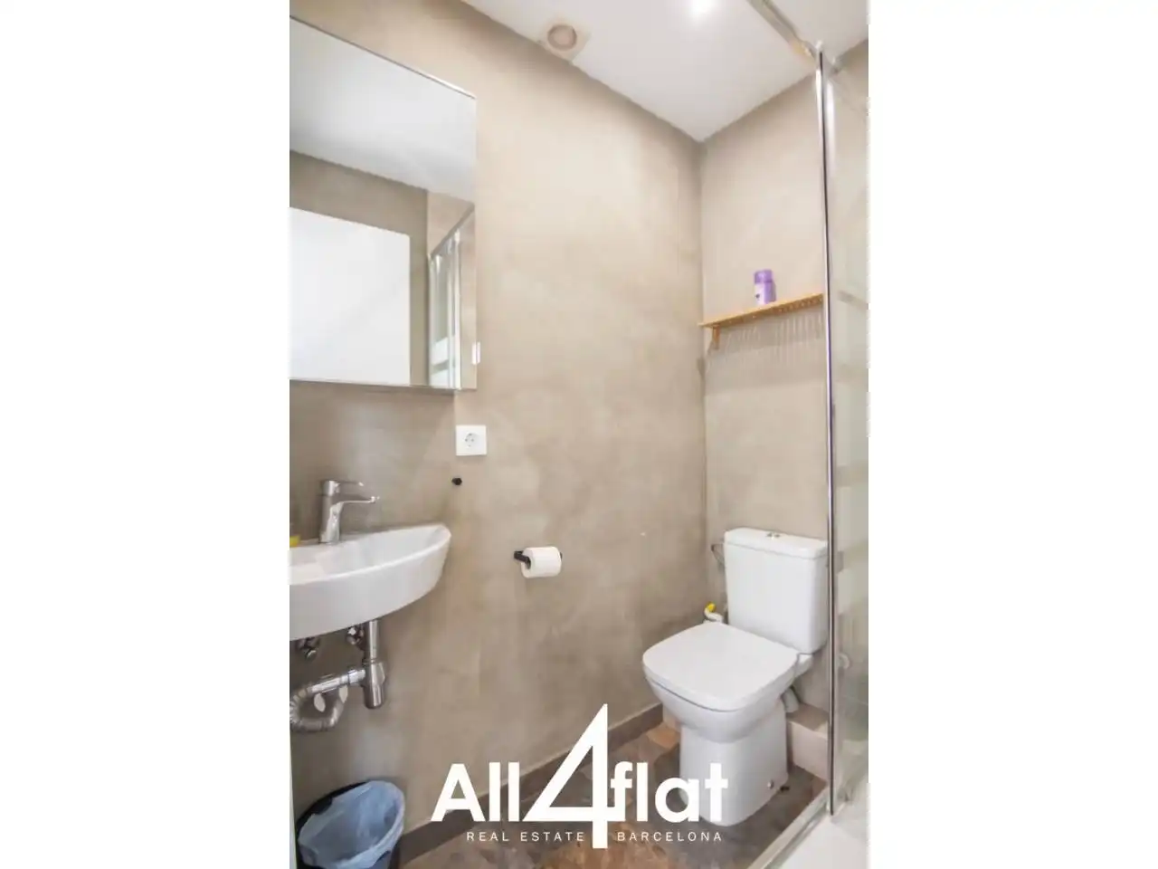 Badezimmer von Dachboden zur Miete in Barcelona mit Klimaanlage, Heizung und Parkett