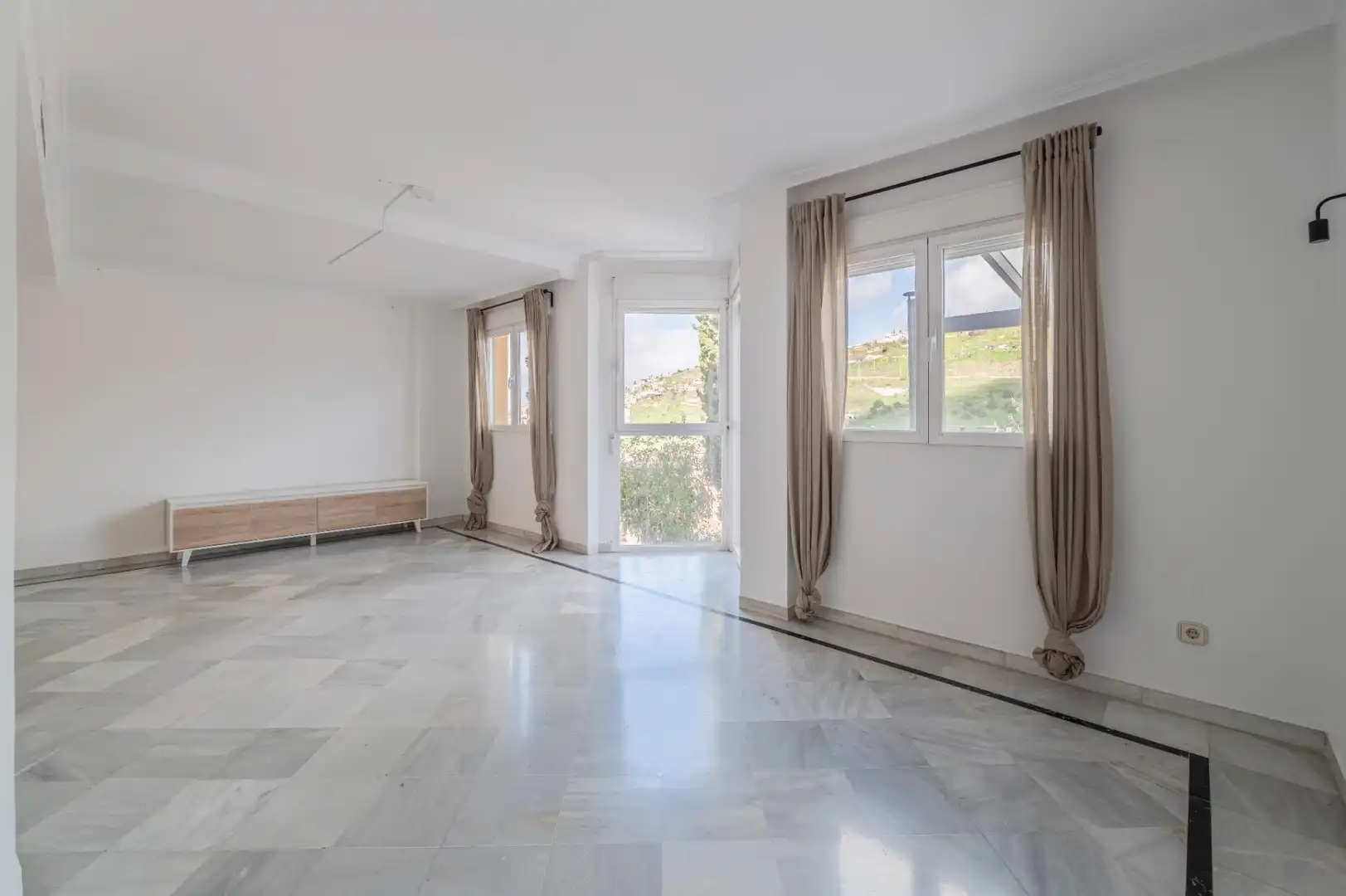 Sala de estar de Casa adosada en venta en Granada con Aire acondicionado y Calefacción