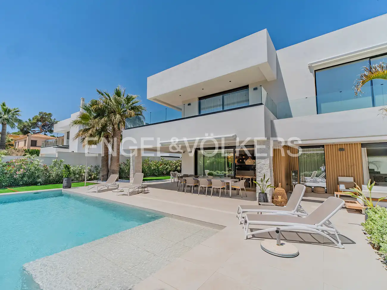 Vista exterior de Casa o xalet en venda en Alicante / Alacant amb Aire condicionat, Calefacció i Jardí privat