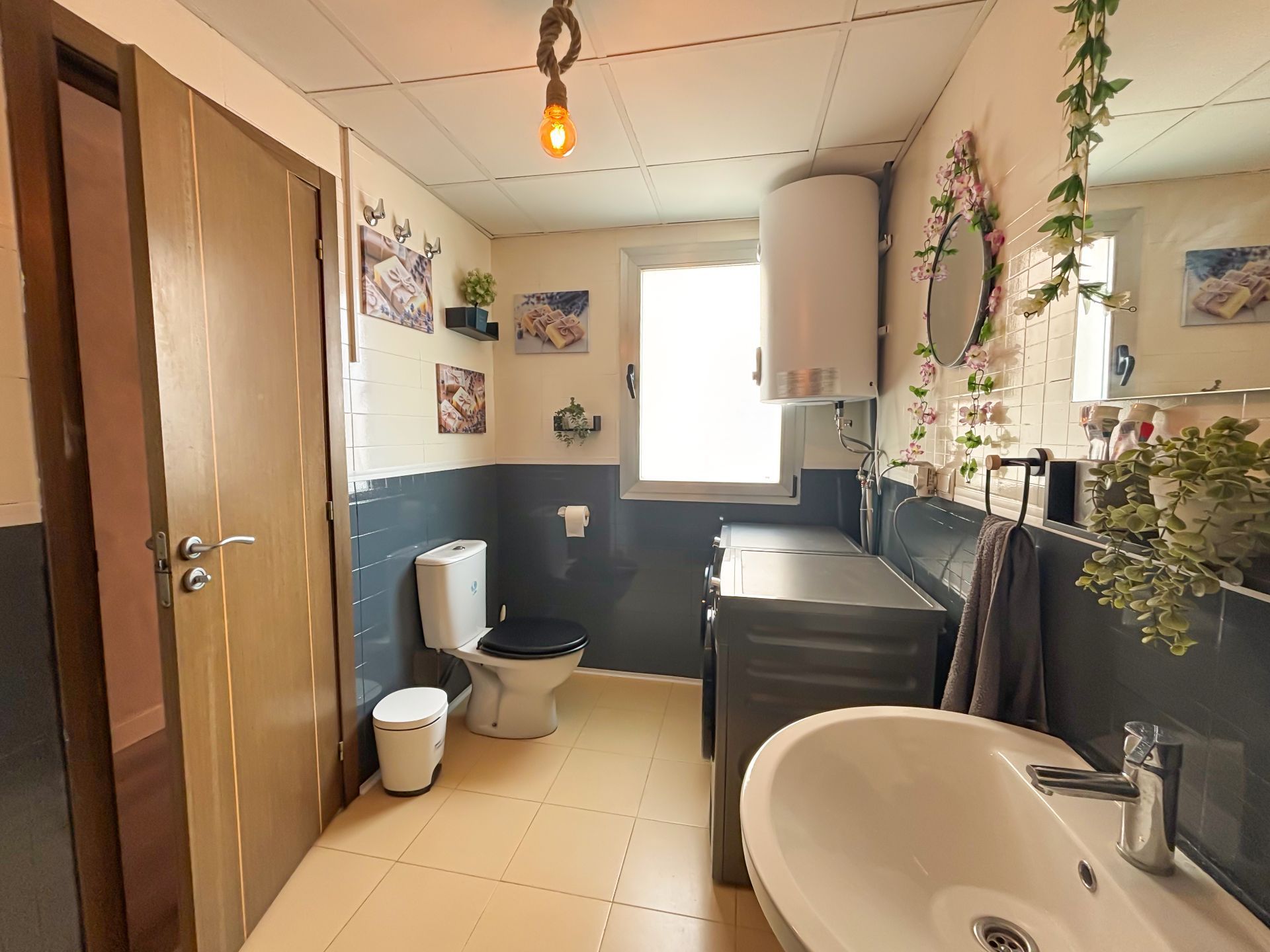 Bathroom of Flat for sale in Atarfe  with Air Conditioner, Terrace and Storage room