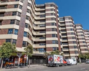 Vista exterior de Pis en venda en  Zaragoza Capital amb Terrassa i Balcó