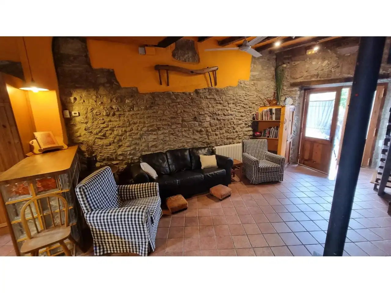 Sala d'estar de Finca rústica en venda en Alpens, Barcelona
