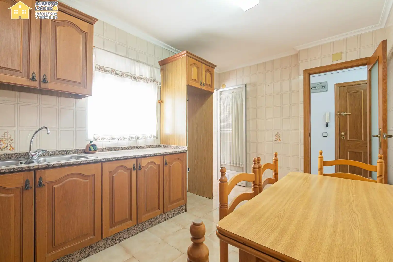 Cuina de Apartament en venda en Elche / Elx amb Terrassa i Balcó