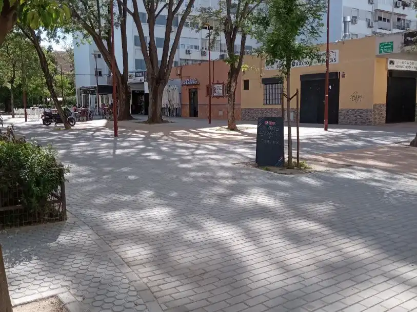 Außenansicht von Geschaftsraum zur Miete in Sevilla mit Klimaanlage
