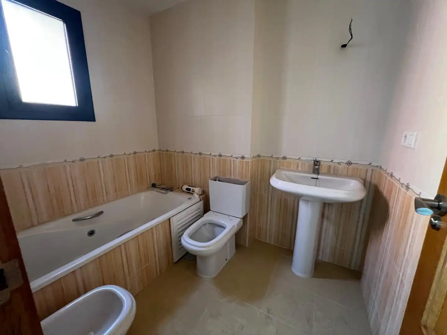 Bany de Casa adosada en venda en Vélez-Málaga amb Jardí privat, Terrassa i Piscina comunitària