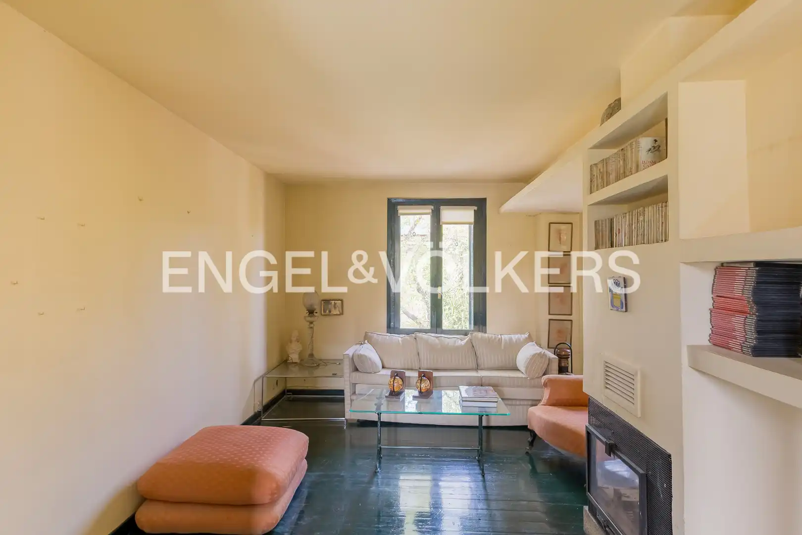 Living room of Houses for sale in Madrid  with Air Conditioner, Heating and Private garden