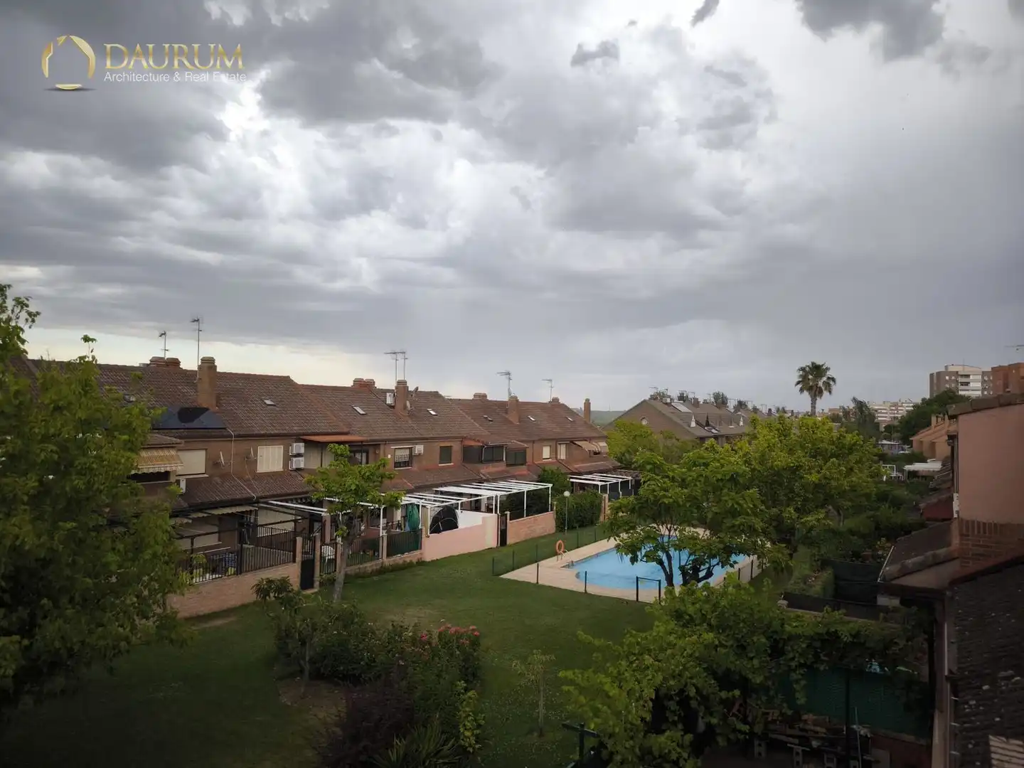 Jardí de Casa adosada en venda en Fuenlabrada amb Aire condicionat, Calefacció i Jardí privat