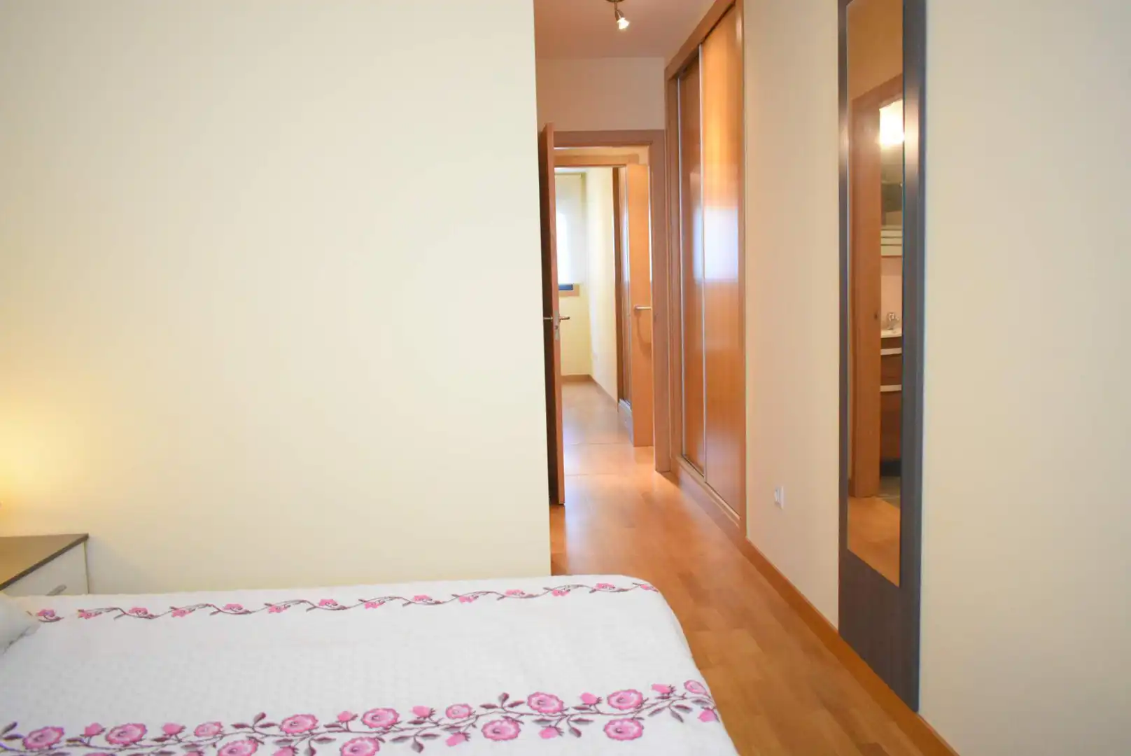 Habitación de Apartamento en venta en Pontevedra Capital  con Calefacción, Parquet y Trastero