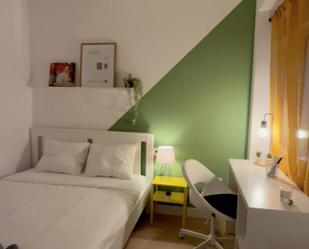 Dormitori de Apartament per a compartir en Alicante / Alacant amb Moblat, Forn i Rentadora