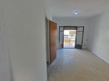 Wohnung mit Balkon zum Verkauf in Instituts - Universitat