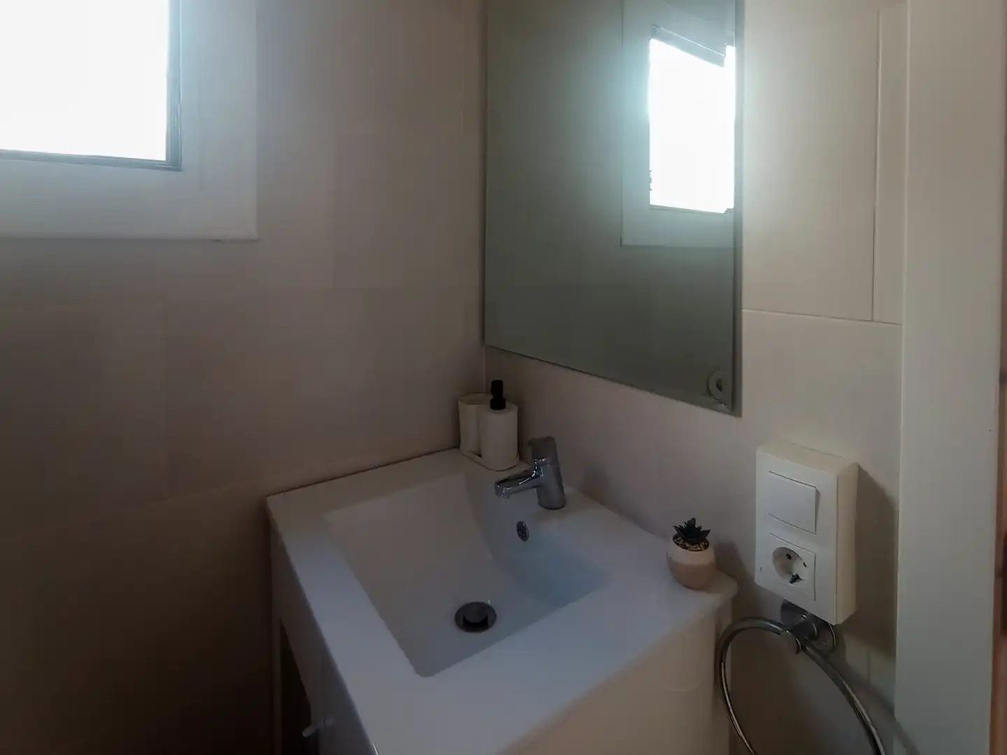 Bathroom of Flat for sale in Barcelona  with Air Conditioner, Balcony and Alarm