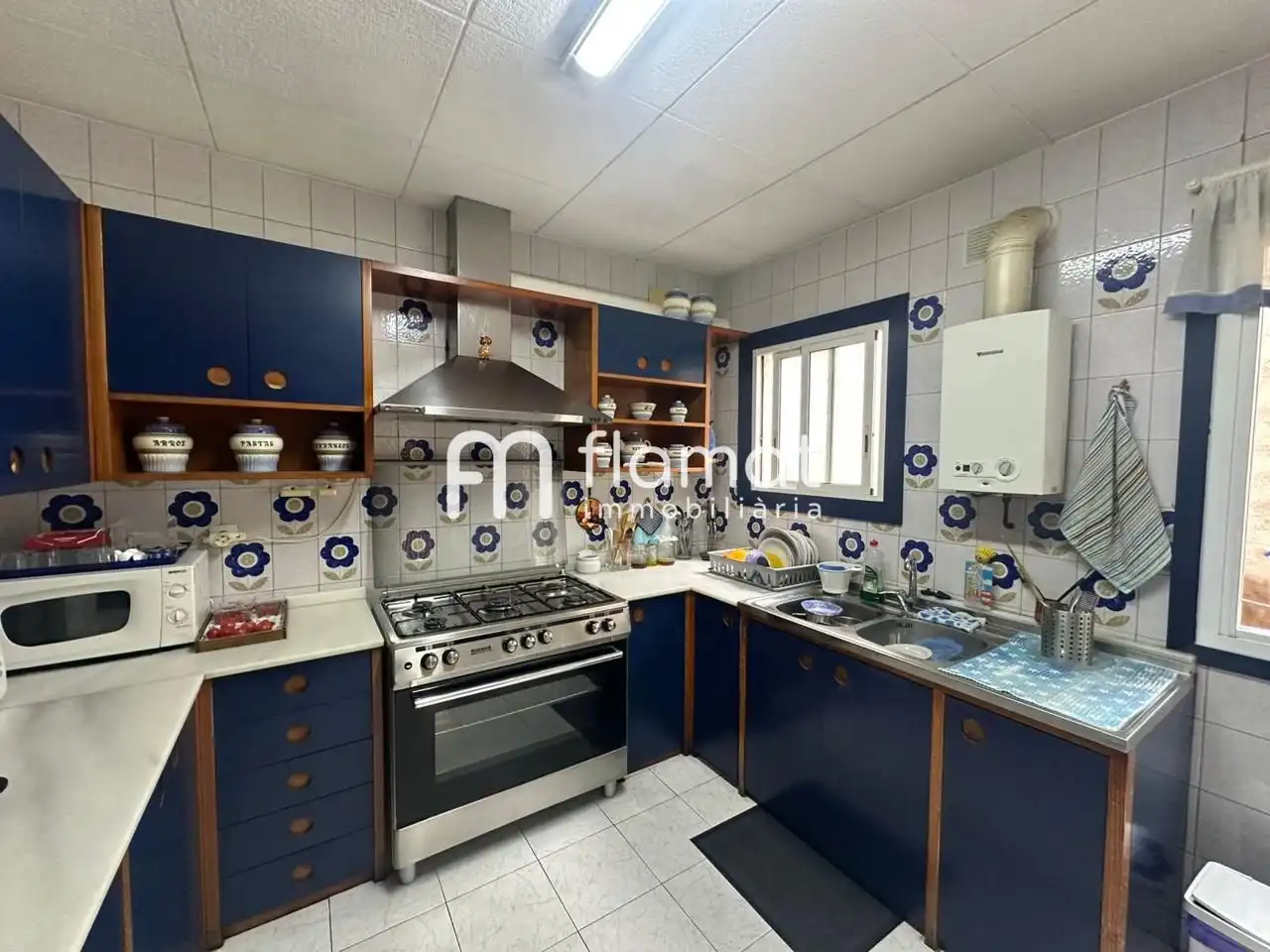 Cocina de Edificio en venta en Santa Coloma de Gramenet