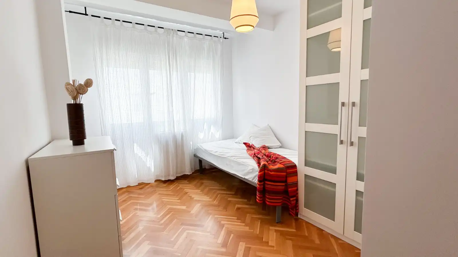 Habitación de Piso de alquiler en Zaragoza con Calefacción, Parquet y Amueblado