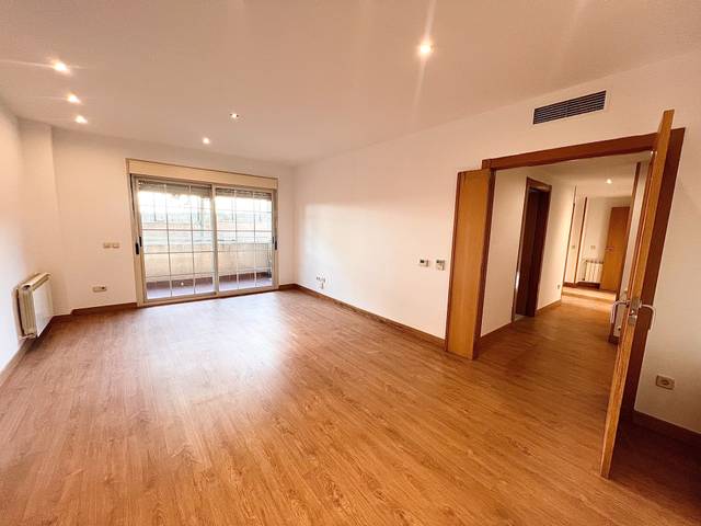 Piso en Alquiler en Paseo Saint Cloud en Sector S