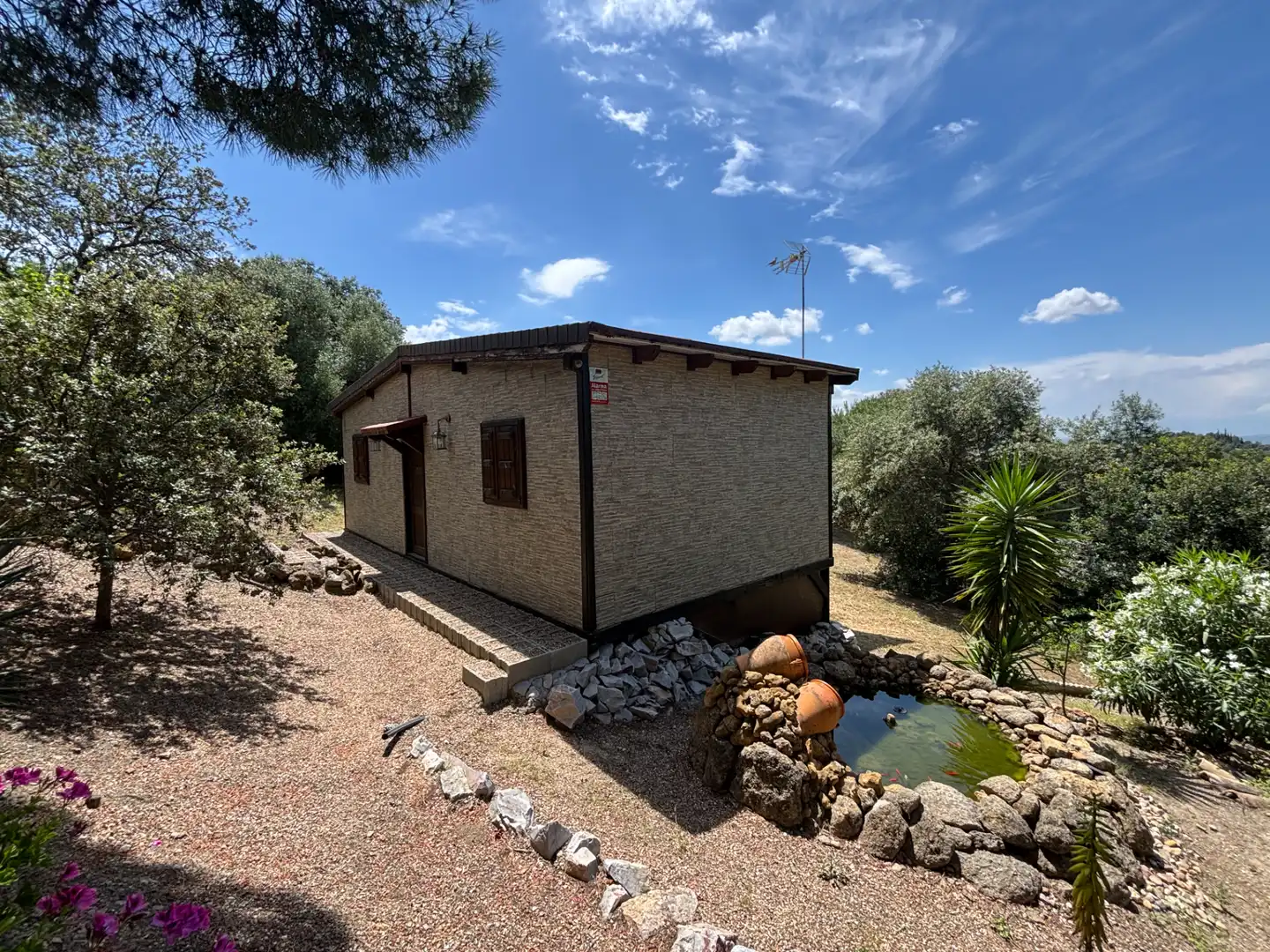 Vista exterior de Finca rústica en venda en Andújar amb Aire condicionat, Jardí privat i Piscina