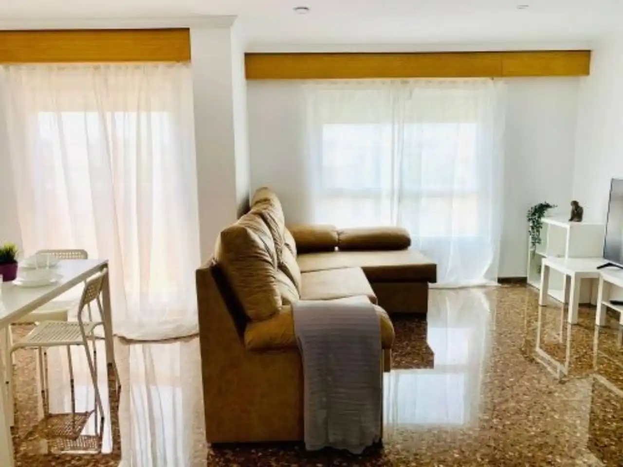 Sala d'estar de Pis de lloguer en Burjassot amb Moblat i Balcó