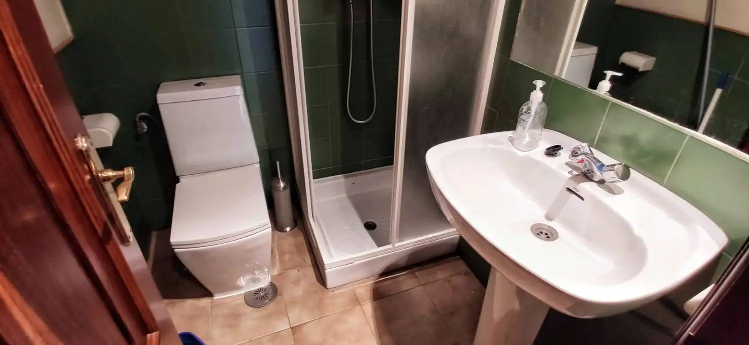 Badezimmer von Geschaftsraum zum Verkauf in Sanxenxo