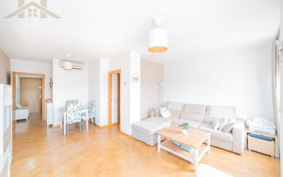 Living room of Flat for sale in Móstoles  with Air Conditioner, Heating and Storage room