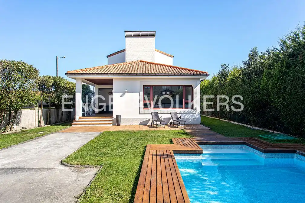 Casa amb piscina en venda a Tazones - Argüero