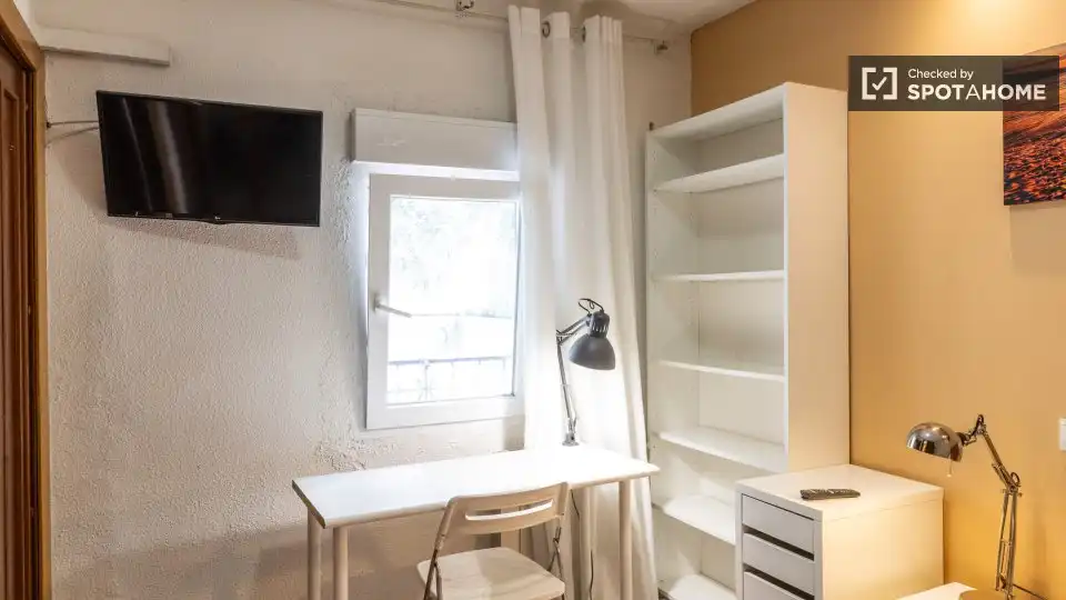 Bedroom of Flat for rent in Madrid  with Air Conditioner, Heating and Furnished