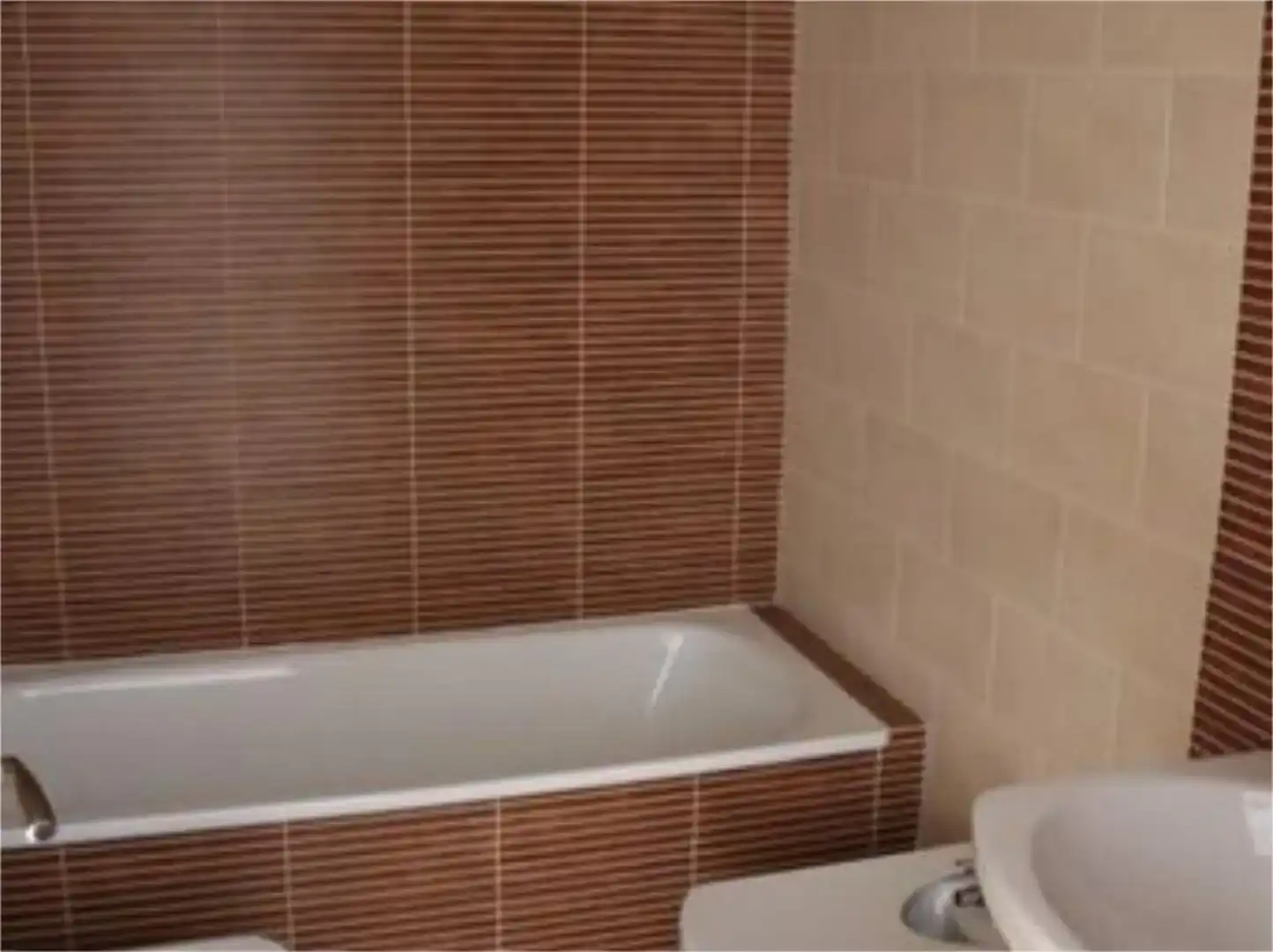 Badezimmer von Wohnung zur Miete in Lucena mit Klimaanlage und Balkon