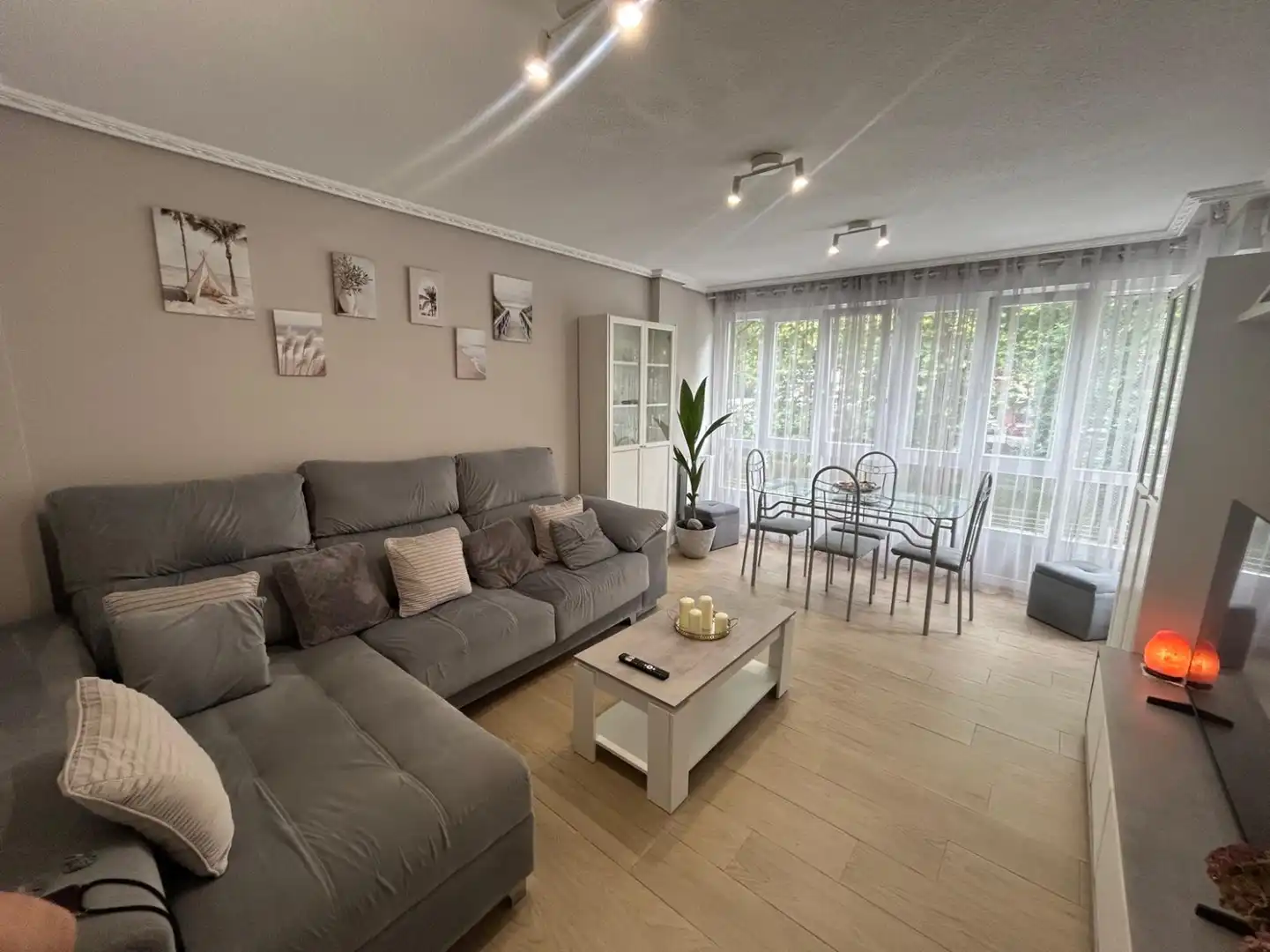 Wohnzimmer von Wohnung zur Miete in Cabezón de la Sal mit Heizung und Balkon
