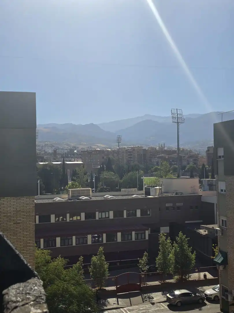 Vista exterior de Piso de alquiler en Granada con Aire acondicionado, Calefacción y Jardín privado