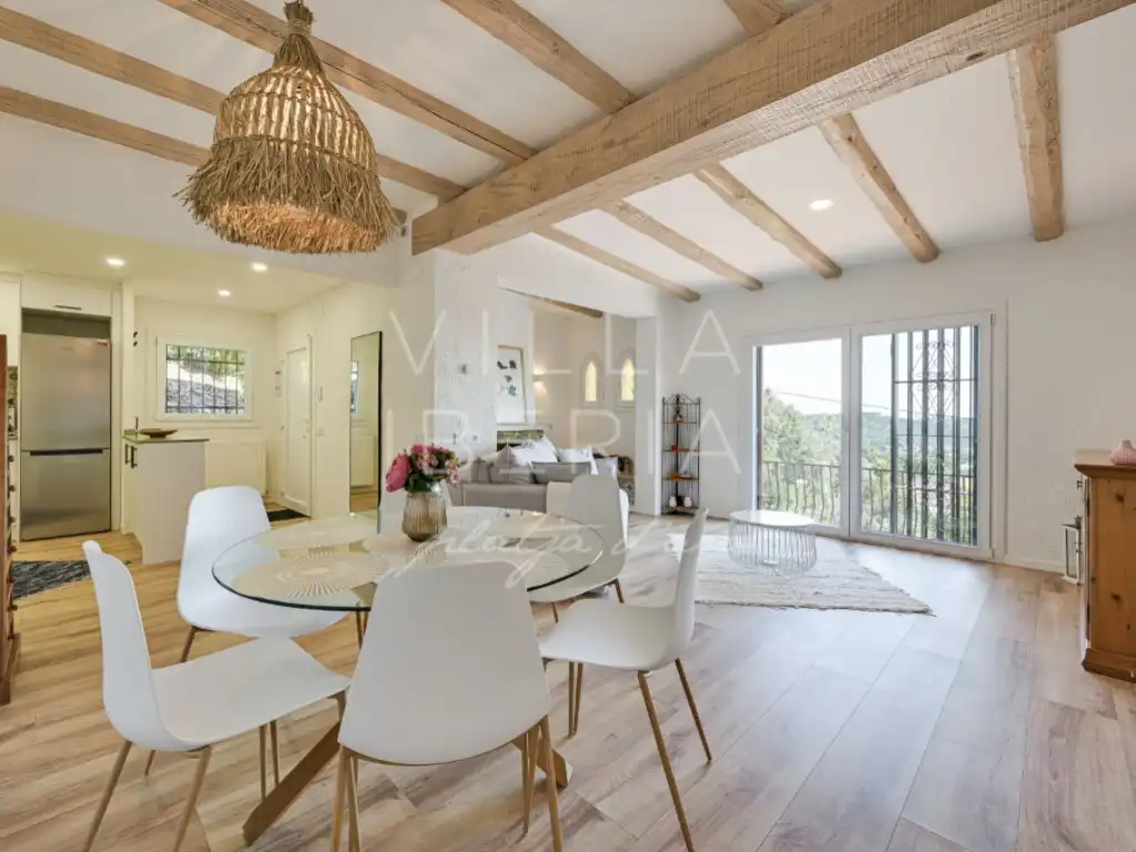 Comedor de Casa o chalet en venta en Castell d'Aro, Platja d'Aro i s'Agaró con Aire acondicionado, Calefacción y Jardín privado